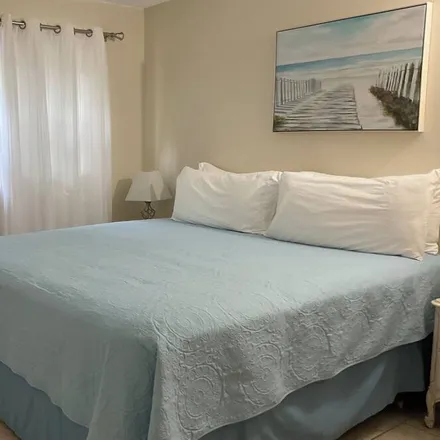 Rent this 1 bed apartment on Sarasota
