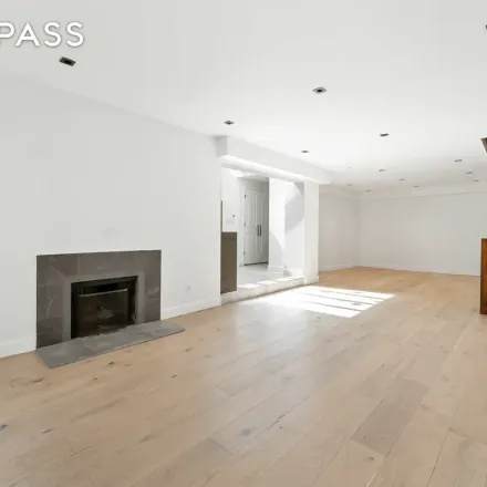 Image 7 - 141 East 17th Street, New York, NY 10003, USA - Townhouse for rent