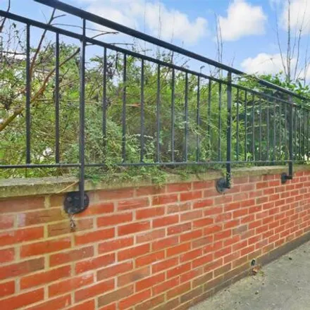 Image 2 - Farningham Road, Croydon Road, Tandridge, CR3 6QF, United Kingdom - Apartment for sale