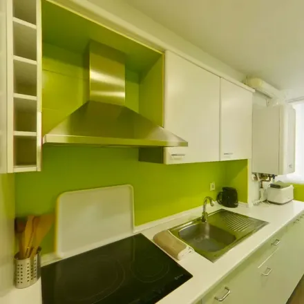 Rent this 2 bed apartment on Mesón José Luis in Paseo de La Habana, 4