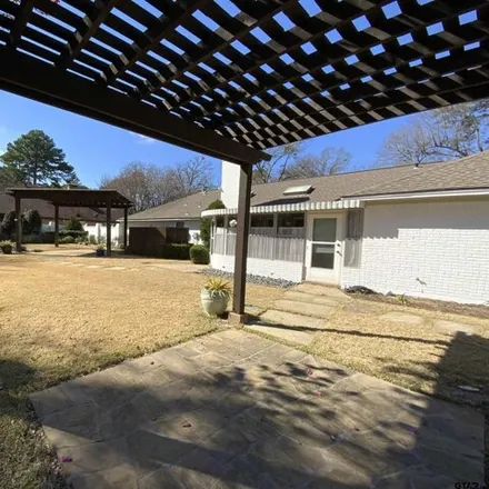 Image 3 - 8266 Columbia Drive, Tyler, TX 75703, USA - House for sale