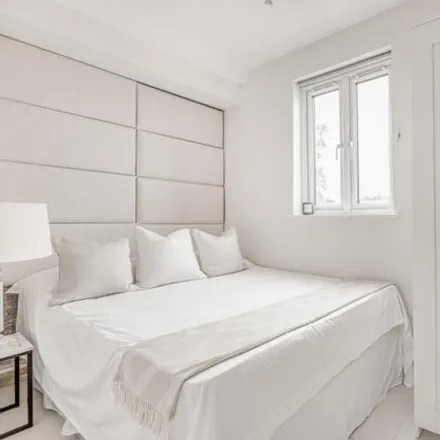Image 3 - New King's Road, London, SW6 4SB, United Kingdom - Apartment for sale