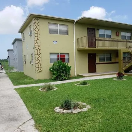 Rent this 2 bed house on 467 North Coconut Road in Pahokee, Palm Beach County