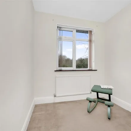Rent this 4 bed apartment on M1 in Grahame Park, London