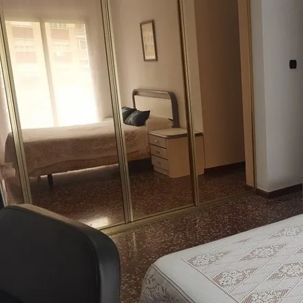 Rent this 2 bed room on Calle de Santa Orosia in 5, 50010 Zaragoza