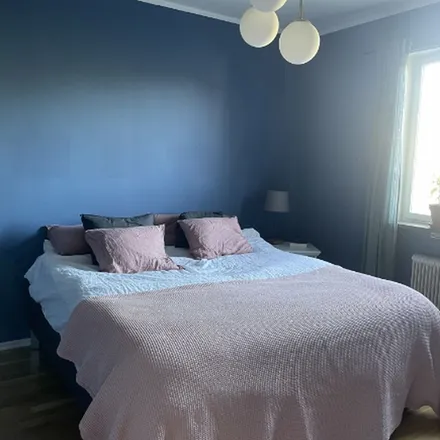 Rent this 2 bed apartment on Kyrkogårdsvägen 75 in 121 33 Stockholm, Sweden