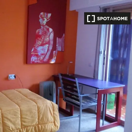 Rent this 4 bed room on Avinguda de Campanar in 35, 46009 Valencia