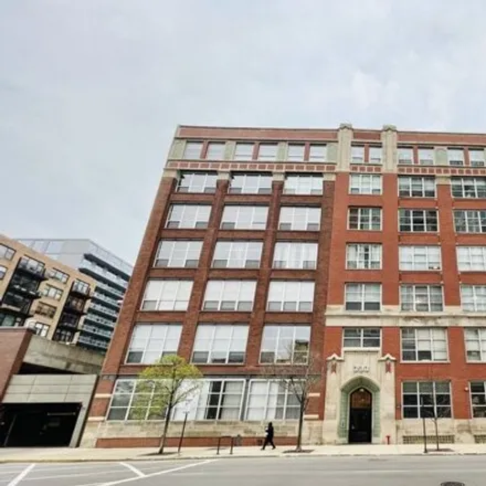 Buy this 1 bed condo on 333 South Desplaines Street in Chicago, IL 60661