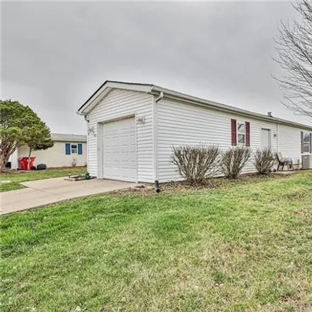 Image 4 - 931 Northeast White Oaks Lane, Oak Grove, MO 64075, USA - House for sale