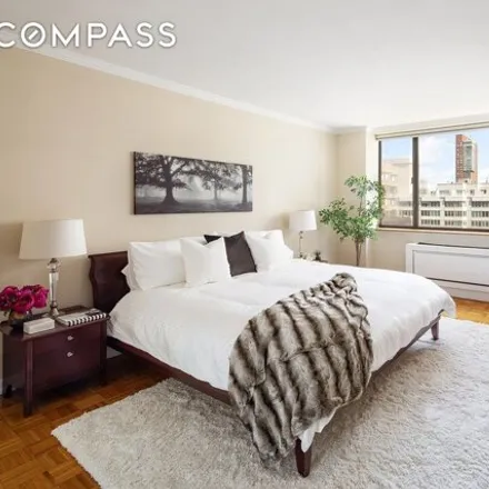 Image 4 - The Beaumont, 30 West 61st Street, New York, NY 10023, USA - Condo for sale
