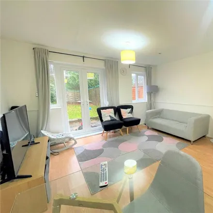 Image 3 - Summerlands, Cranleigh, GU6 7BD, United Kingdom - Duplex for rent