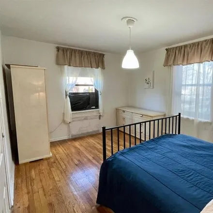 Image 6 - 73-11 Bell Boulevard, New York, NY 11364, USA - Apartment for sale