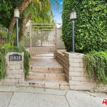 Image 1 - 11860 Mayfield Avenue, Los Angeles, CA 90049, USA - Condo for sale