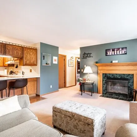 Image 3 - 718 Canterberry Court, West Bend, WI 53090, USA - Condo for sale