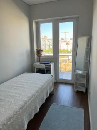 Rent this 2 bed room on 106 in 1700-173 Lisbon, Portugal