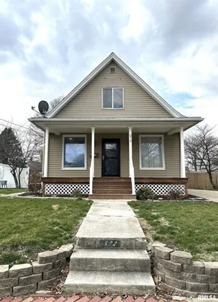 Buy this 4 bed house on 550 Clark Street in Galesburg, IL 61401