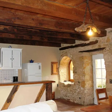Rent this 4 bed townhouse on Beynac-et-Cazenac in Dordogne, France