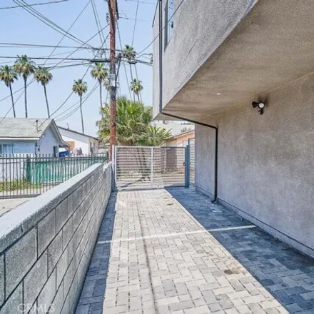 Image 5 - Metro 605, South Lorena Street, Los Angeles, CA 90023, USA - Townhouse for rent