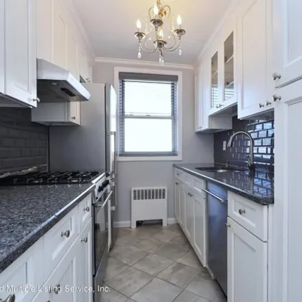 Image 5 - 565 Castleton Ave Apt 1A, New York, 10301 - Apartment for sale