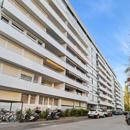 Rent this 4 bed apartment on Chemin des Palettes 31 in 1212 Lancy, Switzerland
