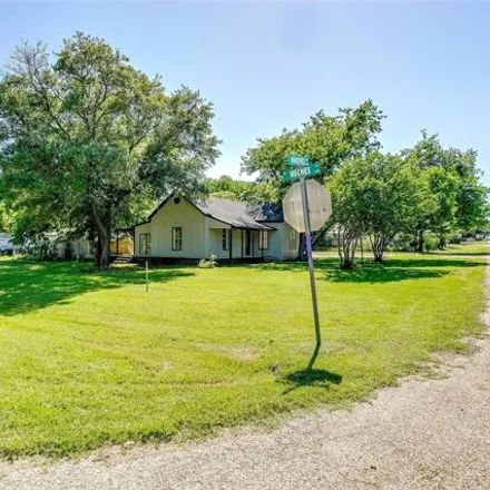 Image 3 - 374 East Roosevelt Avenue, Whitney, Hill County, TX 76692, USA - House for sale