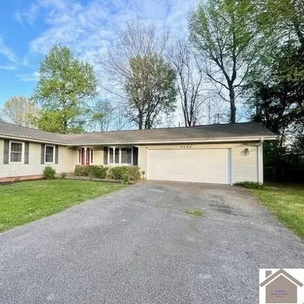 Buy this 3 bed house on 4032 Halehaven Drive in Paducah, KY 42001