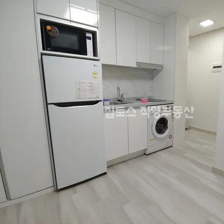 Image 2 - 서울특별시 은평구 신사동 1-42 - Apartment for rent