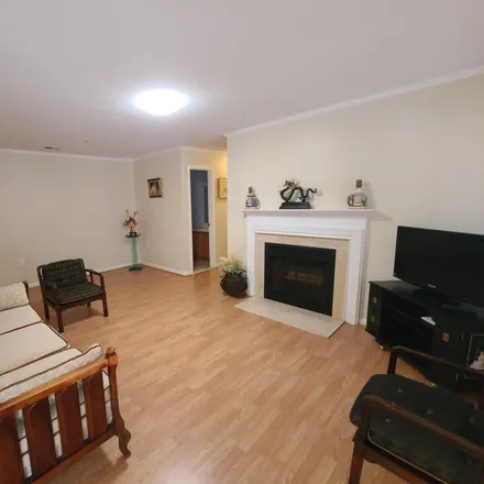 Image 3 - 806 Amber Tree Court, Gaithersburg, MD 20878, USA - Condo for sale