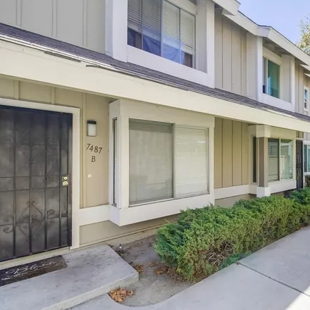 Image 2 - 7483 Tooma Street, South Bay Terraces, San Diego, CA 92139, USA - Townhouse for sale