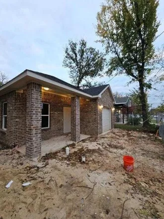 Buy this 3 bed house on 2633 Macon St in Dallas, Texas