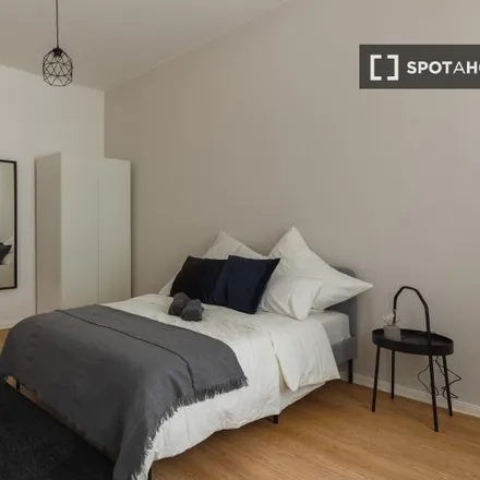Rent this 3 bed room on Lottumstraße 27 in 10119 Berlin, Germany