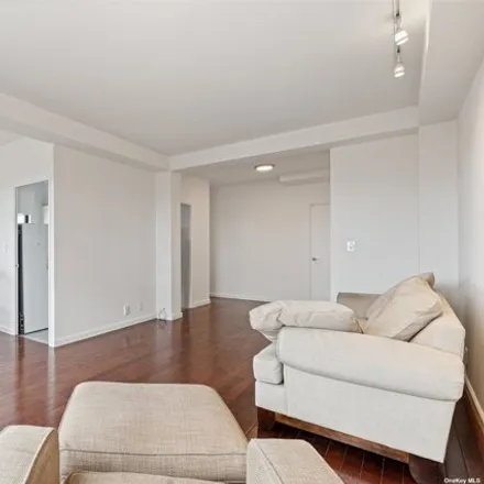 Image 4 - 99-72 66th Road, New York, NY 11374, USA - Apartment for sale