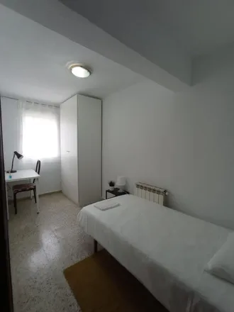 Rent this 2 bed room on Calle del Poeta Blas de Otero in 83, 28017 Madrid