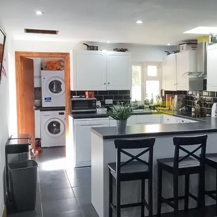 Rent this 6 bed townhouse on 252 Hubert Road in Selly Oak, B29 6EP