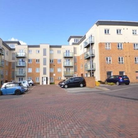 Rent this 2 bed apartment on Holmesley Road in Borehamwood, WD6 1AJ