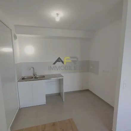 Rent this 3 bed apartment on 7 Rue de l'Église in 94490 Ormesson-sur-Marne, France