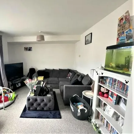 Image 2 - 80 Marine Parade East, Lee-on-the-Solent, PO13 9BJ, United Kingdom - Apartment for rent