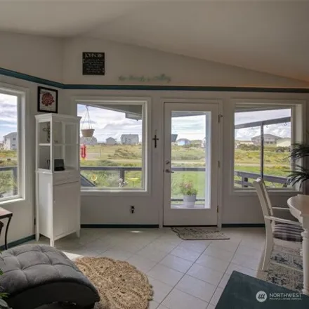 Image 9 - 499 Breakers Court Southwest, Ocean Shores, Grays Harbor County, WA 98569, USA - House for sale