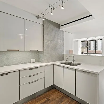 Image 6 - 422 East 72nd Street, New York, NY 10021, USA - Condo for rent