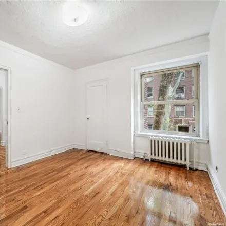 Image 2 - 48-18 43rd Street, New York, NY 11377, USA - Apartment for sale