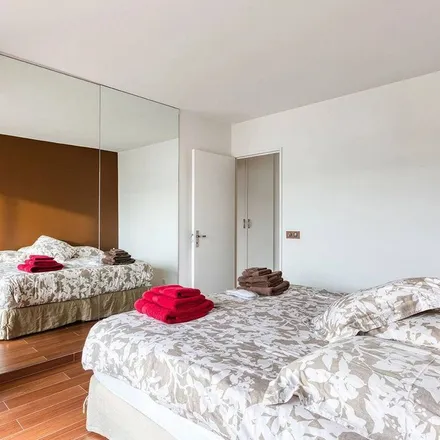 Rent this 3 bed apartment on 17 Avenue des Ternes in 75017 Paris, France