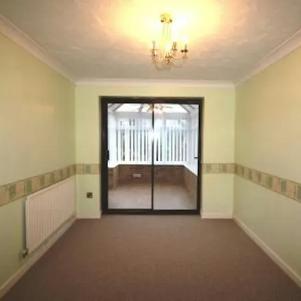 Rent this 4 bed townhouse on Kenmore Drive in Desborough, NN14 2UN