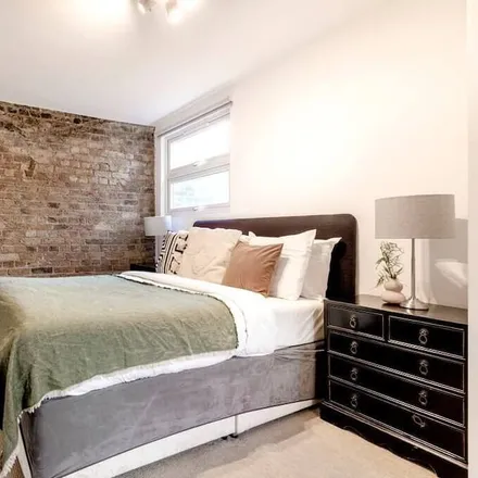 Rent this 3 bed apartment on London in EC1Y 8RQ, United Kingdom