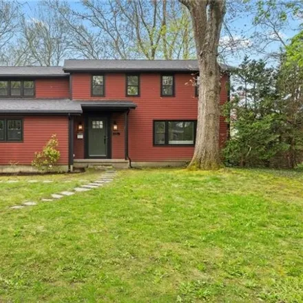 Buy this 4 bed house on 5 Palisade Lane in Barrington, RI 02806