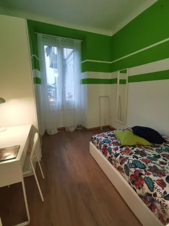 Rent this 6 bed room on Ottica Artioli in Piazza Venticinque Aprile, 12