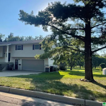 Image 2 - Akron Golf Club, 941 Country Club Drive, Akron, Plymouth County, IA 51001, USA - House for sale