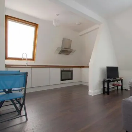 Image 2 - Great West Road, Boston Manor Road, London, TW8 9JQ, United Kingdom - Apartment for sale