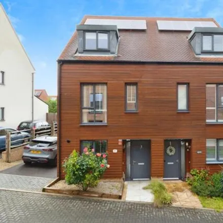 Buy this 3 bed duplex on Dobson Close in Coulsdon, Great London