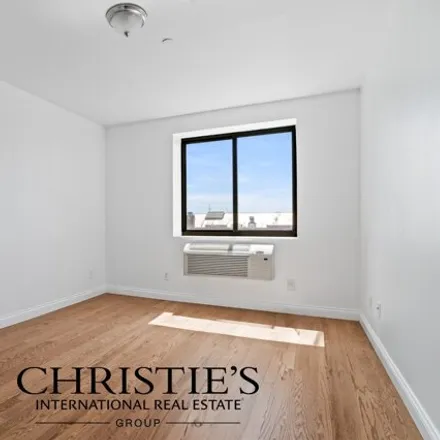 Image 7 - 70-08 Queens Boulevard, New York, NY 11377, USA - Condo for rent