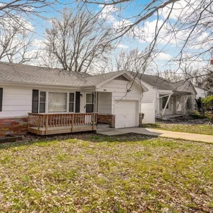 Image 3 - 1688 East Central Street, Springfield, MO 65802, USA - House for sale